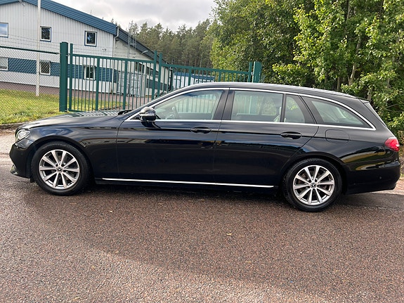Mercedes-Benz E200 2 of 13
