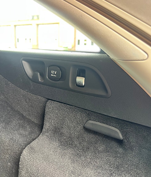 Mercedes-Benz E200 12 of 13