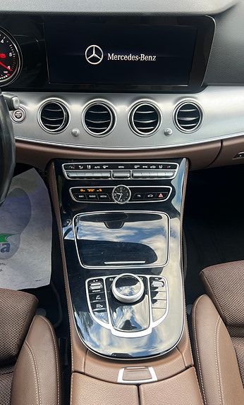 Mercedes-Benz E200 9 of 13