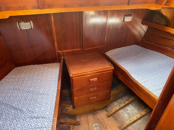 M/S Eloise, motorseglare ek,mahogny och teak ritad av Curt Lamby 3 of 7