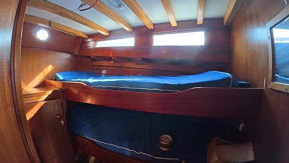M/S Eloise, motorseglare ek,mahogny och teak ritad av Curt Lamby 5 of 7