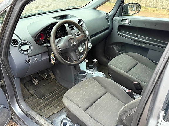 Mitsubishi Colt 4 of 4