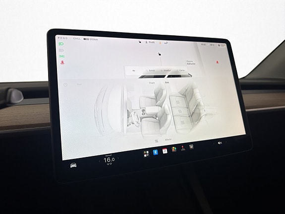 Tesla Model Y 22 of 28