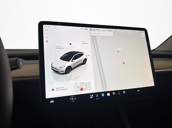 Tesla Model Y 20 of 28