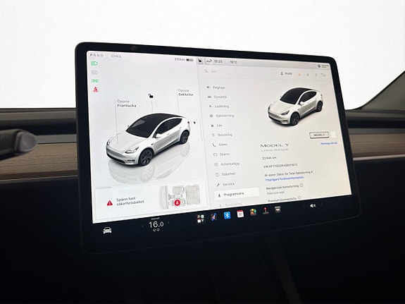 Tesla Model Y 25 of 28