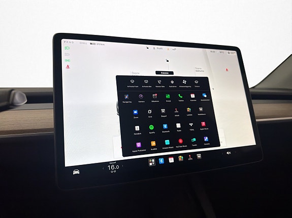Tesla Model Y 21 of 28