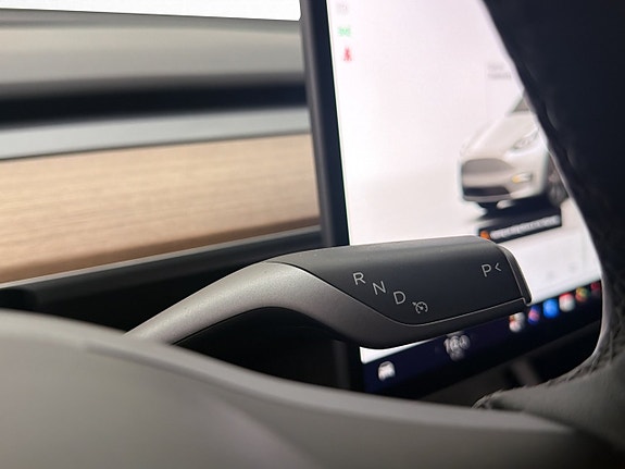 Tesla Model Y 28 of 28