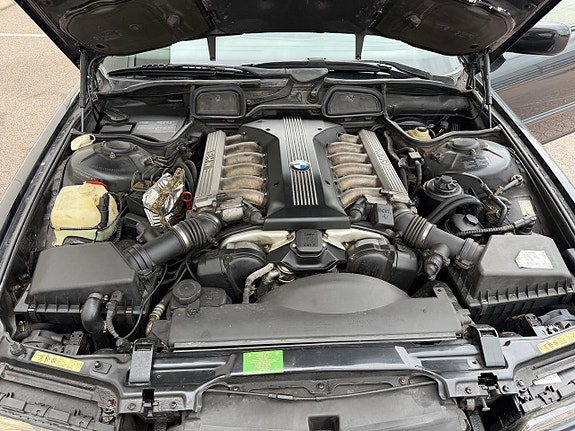BMW 750i 20 of 24