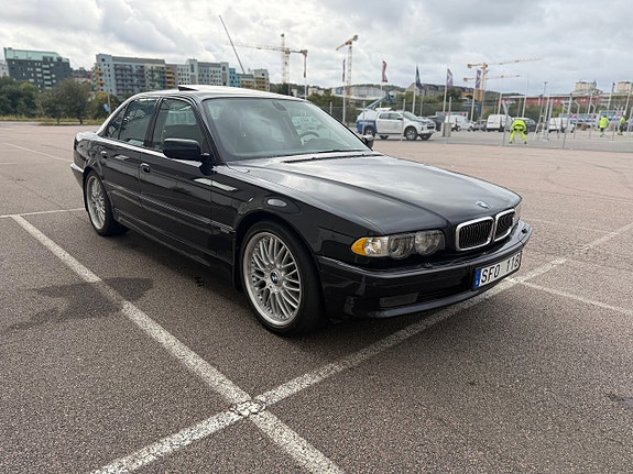 BMW 750i 5 of 24