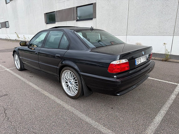 BMW 750i 2 of 24
