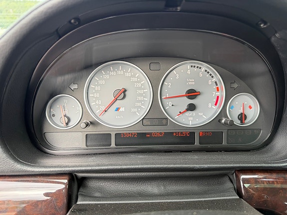 BMW 750i 19 of 24