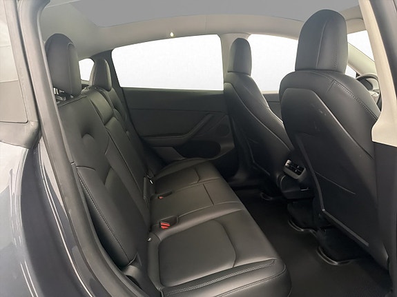Tesla Model Y 15 of 29