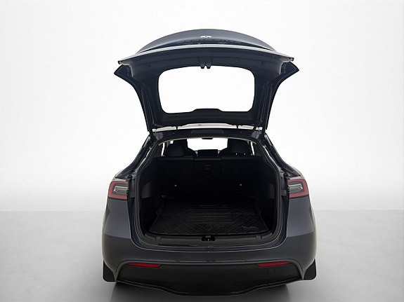 Tesla Model Y 28 of 29