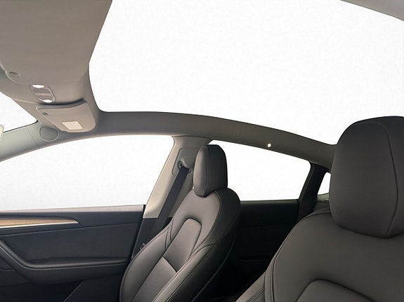 Tesla Model Y 11 of 29