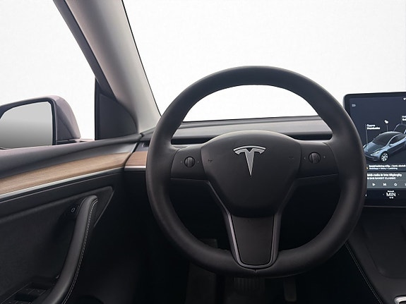 Tesla Model Y 12 of 29
