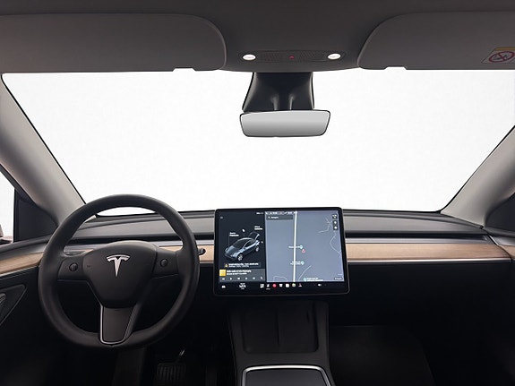 Tesla Model Y 16 of 29