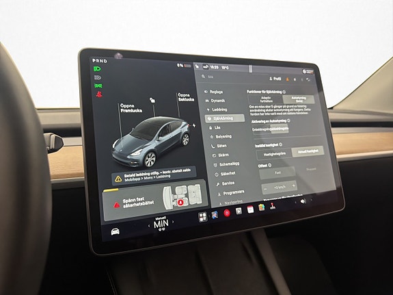 Tesla Model Y 24 of 29