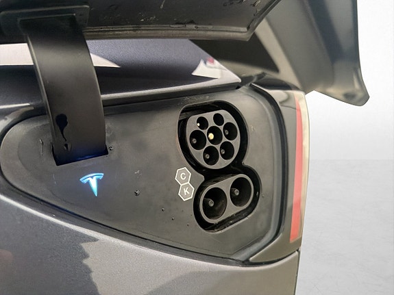 Tesla Model Y 29 of 29