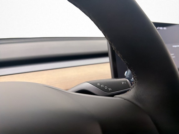 Tesla Model Y 27 of 29