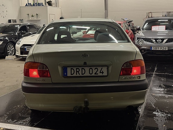 Toyota Avensis 4 of 21