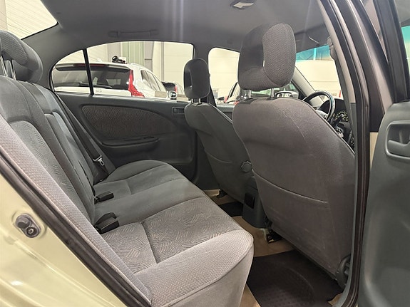 Toyota Avensis 10 of 21