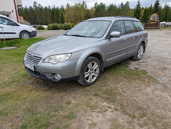 Subaru Outback 2 of 4