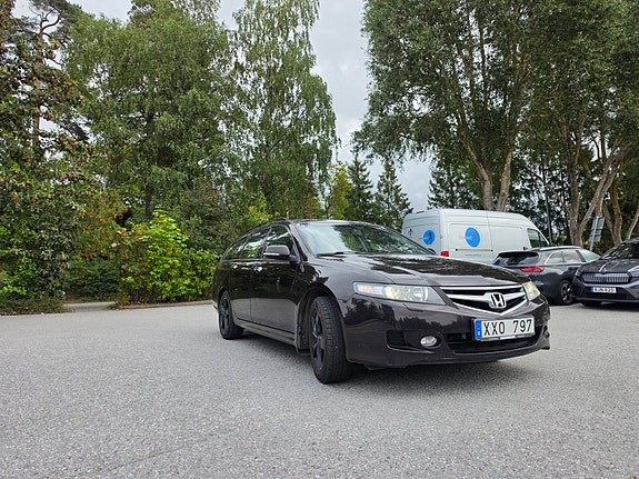 Honda Accord 2 of 6