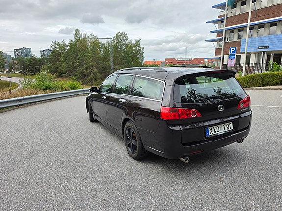 Honda Accord 3 of 6