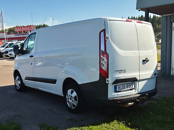 Ford Transit Custom 2 of 10