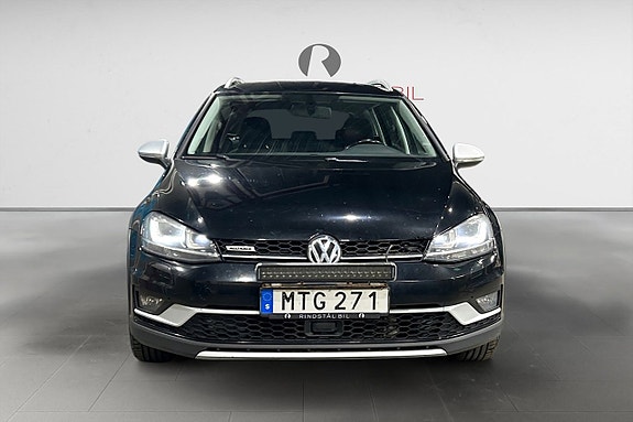 Volkswagen Golf Alltrack 10 of 17