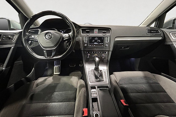 Volkswagen Golf Alltrack 11 of 17
