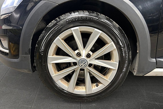 Volkswagen Golf Alltrack 16 of 17
