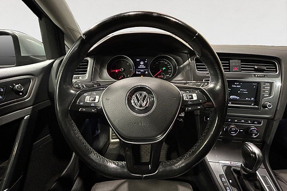 Volkswagen Golf Alltrack 13 of 17