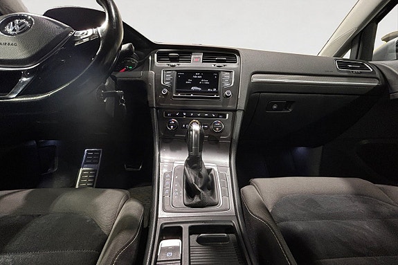 Volkswagen Golf Alltrack 12 of 17