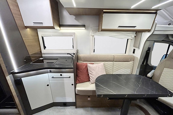 Benimar TESSORO 468 Face-To-Face LÅNGBÄDDAR 165hk AUTOMAT Taksäng 8 of 30