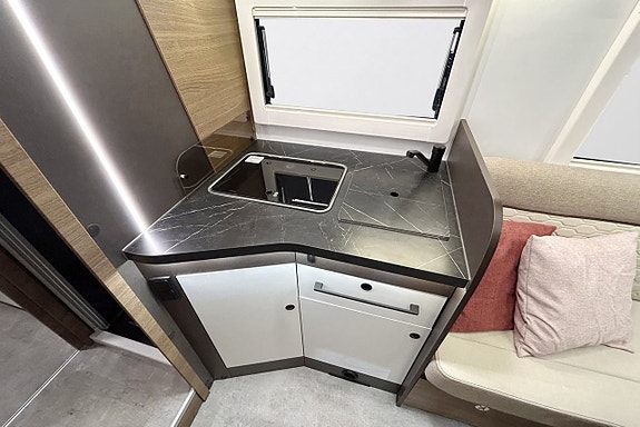 Benimar TESSORO 468 Face-To-Face LÅNGBÄDDAR 165hk AUTOMAT Taksäng 12 of 30