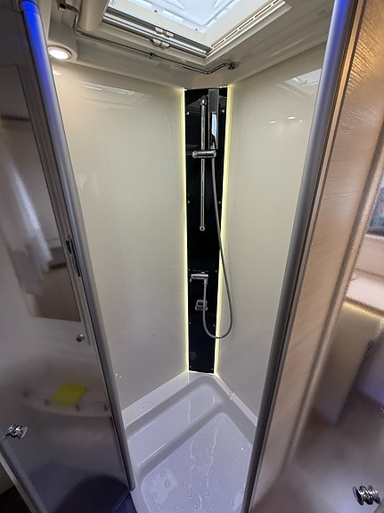 Chausson Exaltis 7018 EB (150HK Automat) Queensbed! Stort garage! 13 of 20