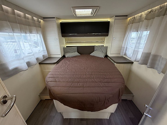 Chausson Exaltis 7018 EB (150HK Automat) Queensbed! Stort garage! 11 of 20