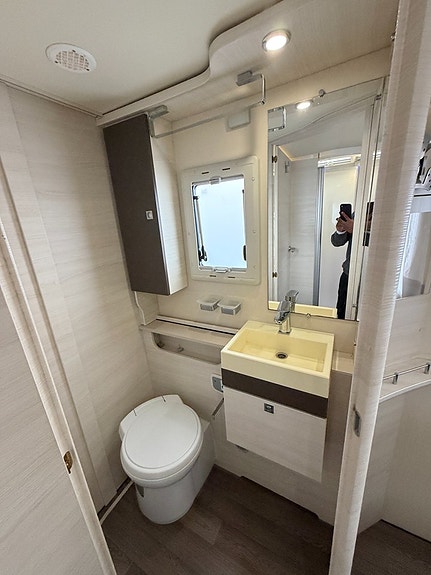 Chausson Exaltis 7018 EB (150HK Automat) Queensbed! Stort garage! 12 of 20