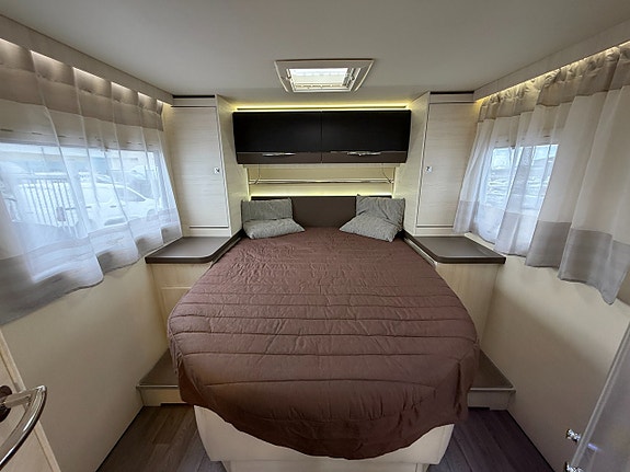Chausson Exaltis 7018 EB (150HK Automat) Queensbed! Stort garage! 10 of 20