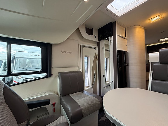Chausson Exaltis 7018 EB (150HK Automat) Queensbed! Stort garage! 4 of 20