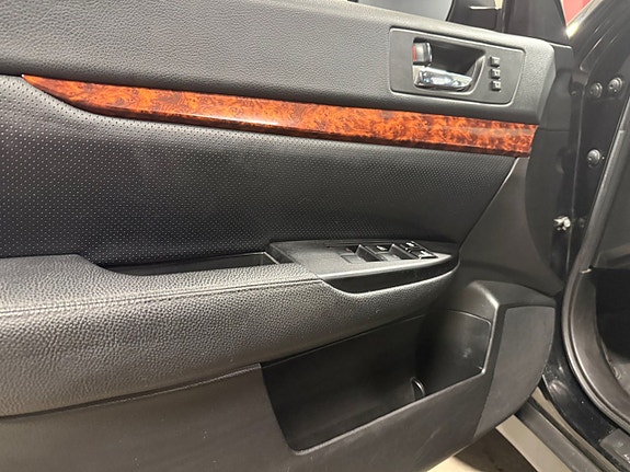 Subaru Outback 15 of 27