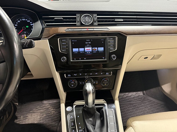 Volkswagen Passat 21 of 23