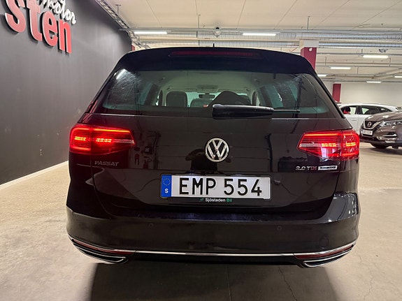 Volkswagen Passat 4 of 23
