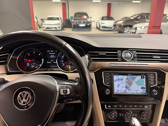 Volkswagen Passat 17 of 23