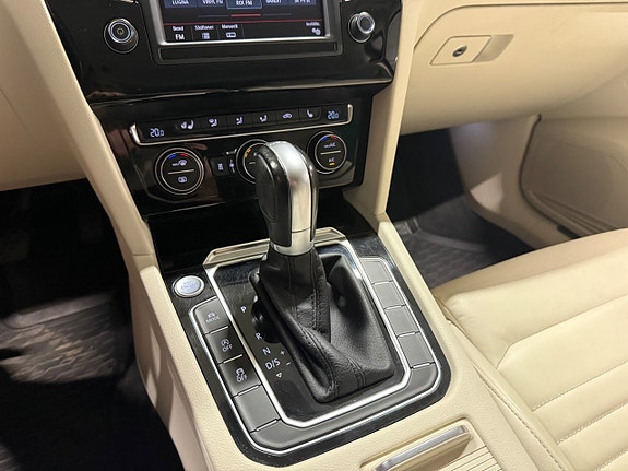 Volkswagen Passat 20 of 23
