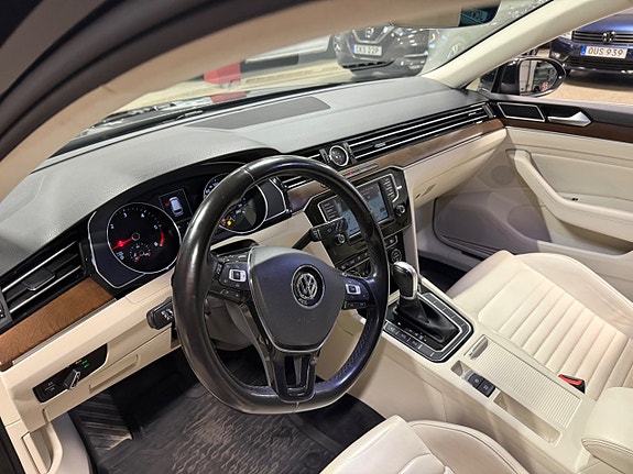 Volkswagen Passat 13 of 23