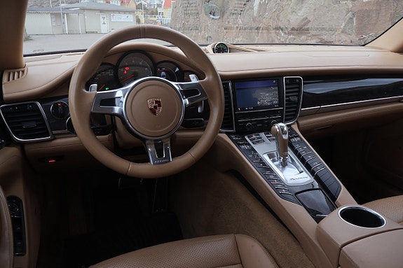 Porsche Panamera 4S 8 of 22
