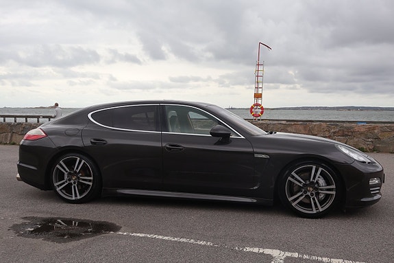 Porsche Panamera 4S 19 of 22