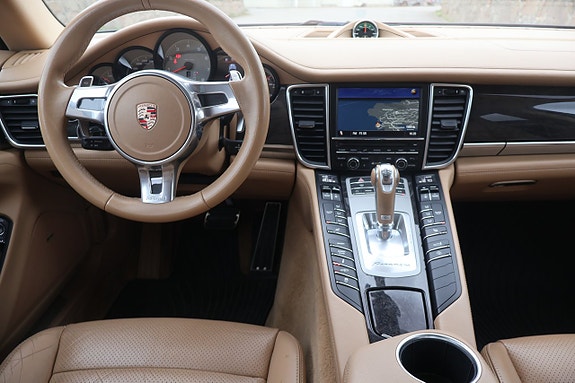 Porsche Panamera 4S 9 of 22